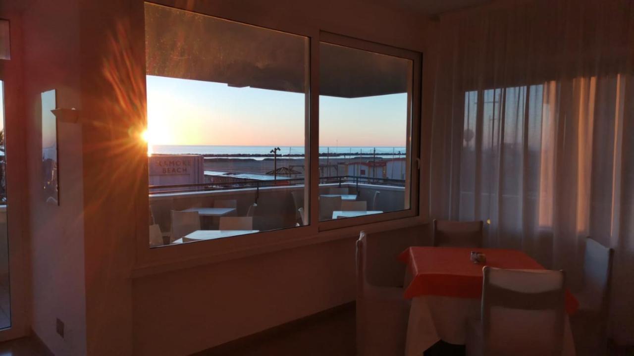 Hotel Croce Del Sud Римини Экстерьер фото