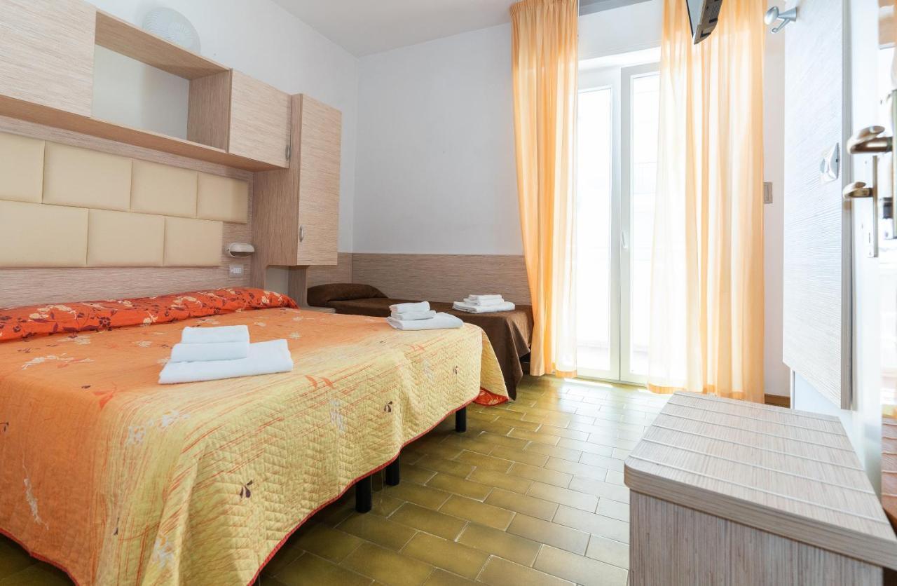 Hotel Croce Del Sud Римини Экстерьер фото